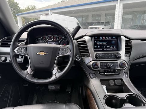 Used 2018 Chevrolet Suburban LT w/ Luxury Package AWD/4WD image 10