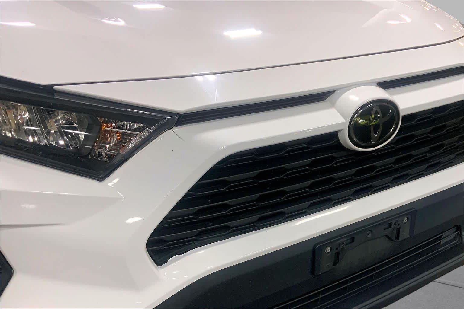 Used 2020 Toyota RAV4 LE w/ All Weather Liner Package AWD/4WD image 29