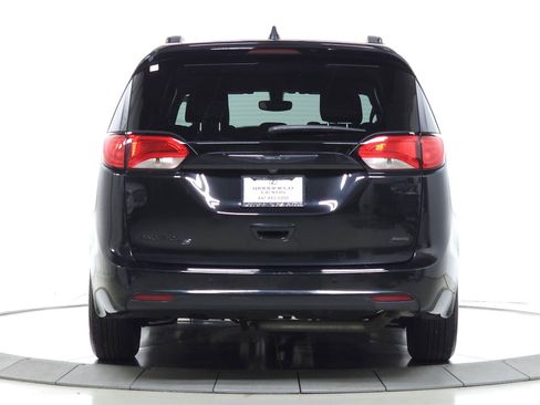 Used 2020 Chrysler Pacifica Touring-L w/ Premium Audio Group AWD/4WD image 6