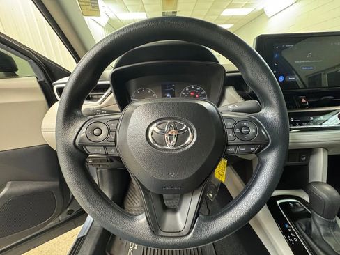 Used 2025 Toyota Corolla Cross L image 30