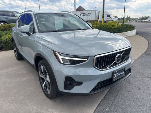 Certified 2024 Volvo XC40 B5 Plus w/ Climate Package AWD/4WD image 4