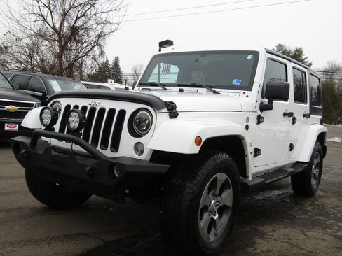 Used 2016 Jeep Wrangler Unlimited Sahara w/ Connectivity Group image 3