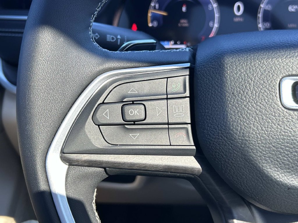 Certified 2024 Jeep Grand Cherokee Limited w/ Black Appearance Package AWD/4WD image 22