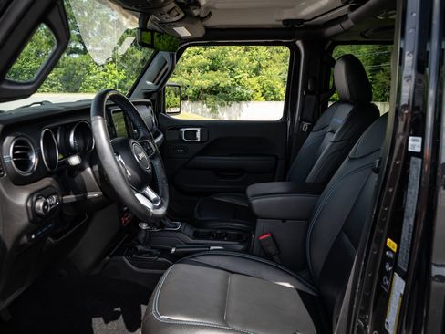 Used 2021 Jeep Wrangler Unlimited Rubicon 4xe w/ Cold Weather Group AWD/4WD image 14