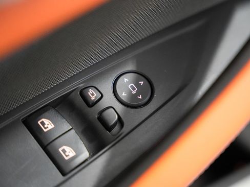 Used 2021 BMW M4 Coupe w/ M Carbon Exterior Package RWD image 31