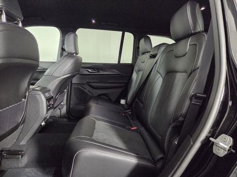 New 2025 Jeep Grand Cherokee Altitude image 11