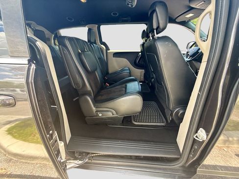 Used 2020 Dodge Grand Caravan SXT FWD image 29