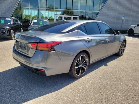 Used 2023 Nissan Altima 2.5 SR FWD image 7