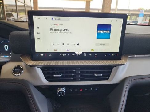 Used 2025 Ford Explorer Active RWD image 18