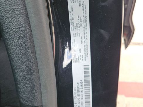 Used 2025 Chrysler Pacifica Select image 29