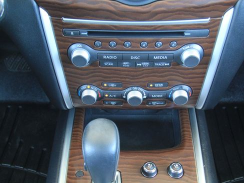 Used 2017 Nissan Pathfinder Platinum image 18