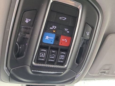 Used 2022 Jeep Grand Cherokee L Limited AWD/4WD image 39