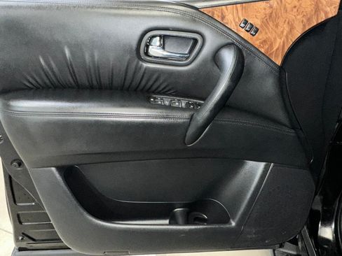 Used 2024 Nissan Armada SL w/ Captain's Chairs Package AWD/4WD image 5