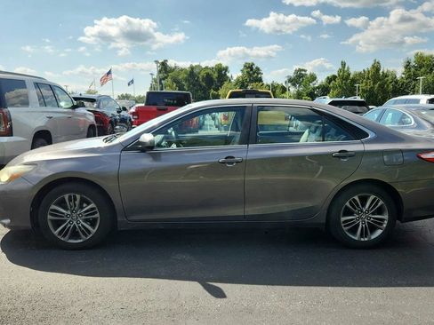 Used 2016 Toyota Camry SE FWD image 5