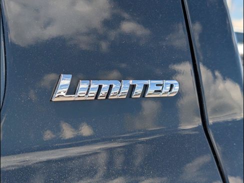 Used 2018 Toyota Tundra Limited w/ Limited Premium Package AWD/4WD image 24