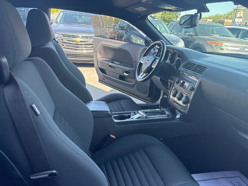 Used 2011 Dodge Challenger image 13