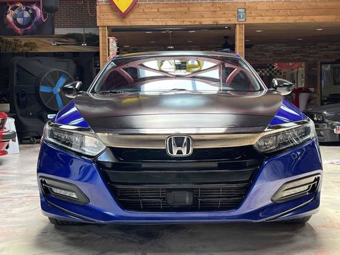 Used 2018 Honda Accord Sport image 3