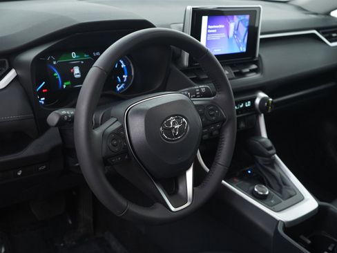 Used 2025 Toyota RAV4 XLE image 20