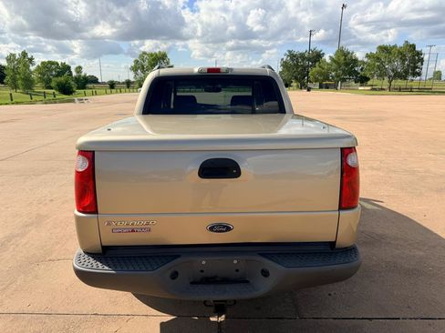 Used 2002 Ford Explorer Sport Trac 2WD image 8