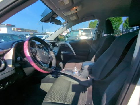 Used 2018 Toyota RAV4 LE w/ All Weather Liner Package AWD/4WD image 6