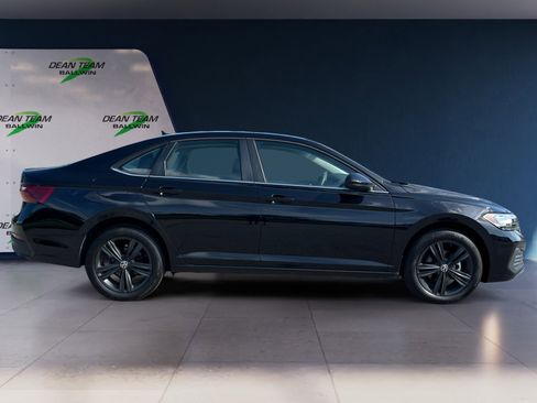 Used 2024 Volkswagen Jetta SE w/ Panoramic Sunroof Package image 8