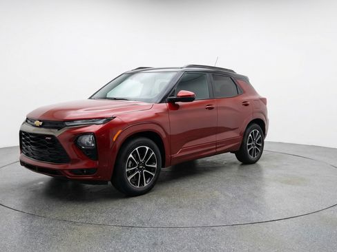 Used 2025 Chevrolet TrailBlazer LT image 3