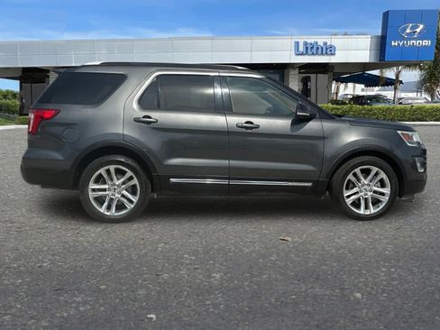 Used 2017 Ford Explorer XLT w/ Equipment Group 201A image 9