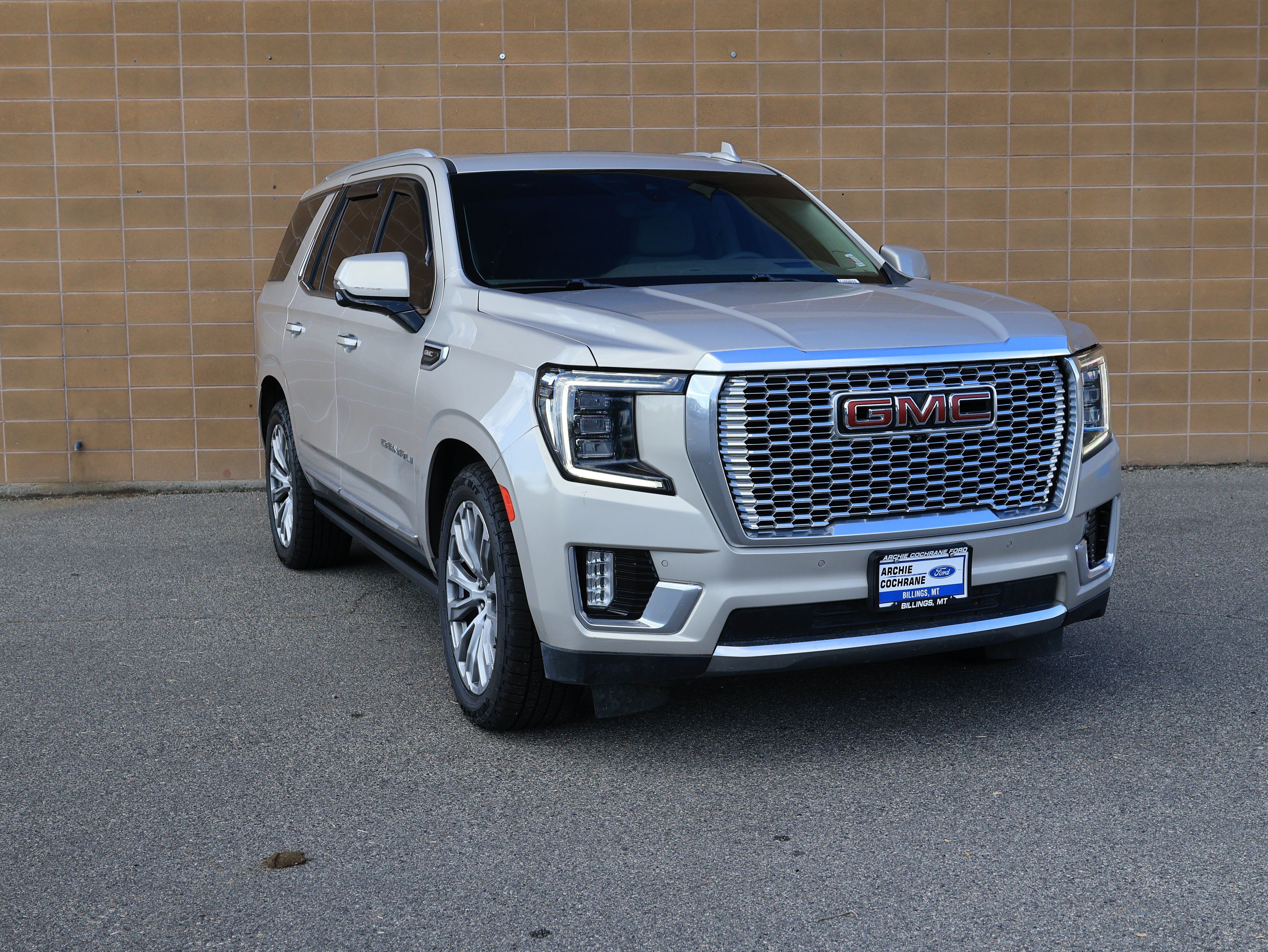 Used 2021 GMC Yukon Denali w/ Denali Ultimate Package AWD/4WD image 3