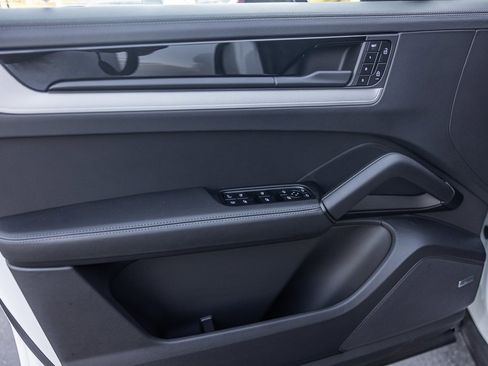 Certified 2025 Porsche Cayenne image 20