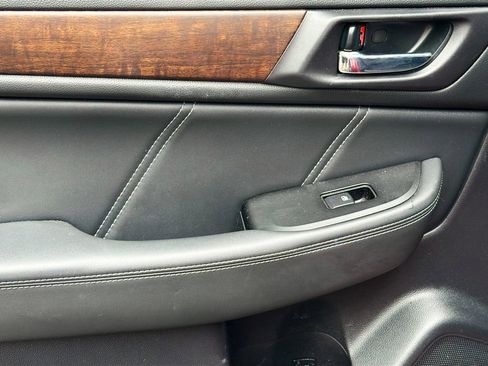 Used 2018 Subaru Outback 2.5i Limited AWD/4WD image 37
