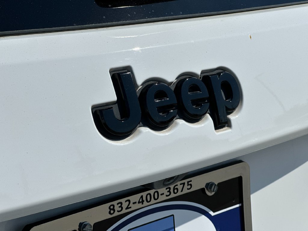 Used 2022 Jeep Grand Cherokee Laredo X RWD image 27