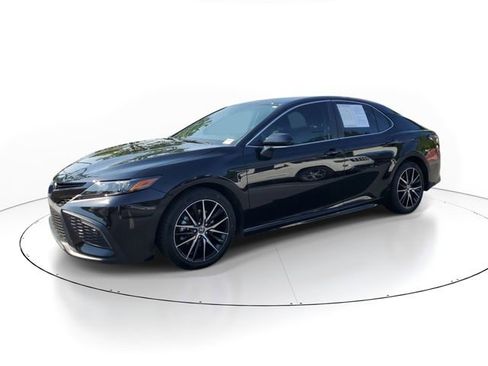 Used 2024 Toyota Camry SE FWD image 3