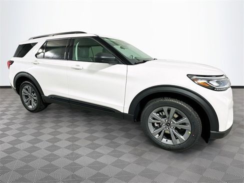 New 2026 Ford Explorer Active w/ Active Comfort Package image 3