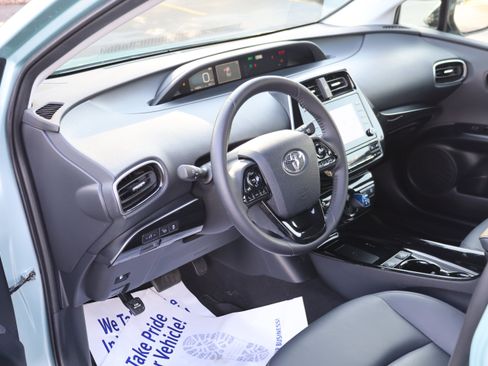 Used 2020 Toyota Prius XLE AWD/4WD image 37