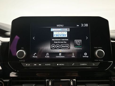 Used 2024 Nissan Pathfinder SV AWD/4WD image 13