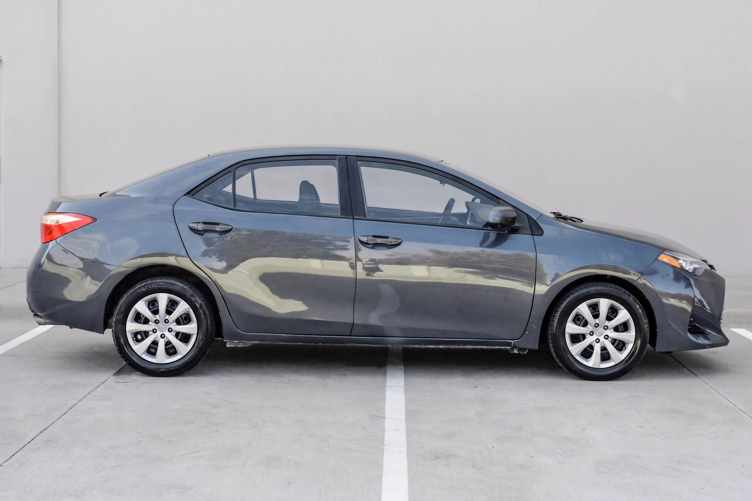 Used 2018 Toyota Corolla LE FWD image 9