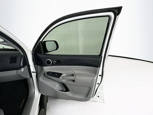 Used 2015 Toyota Tacoma PreRunner w/ SR5 Package image 29