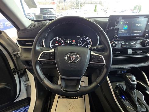 Used 2022 Toyota Highlander XLE image 14