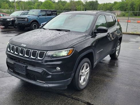 Used 2024 Jeep Compass Latitude AWD/4WD image 2