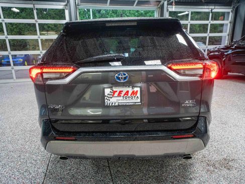 Used 2022 Toyota RAV4 XSE AWD/4WD image 3