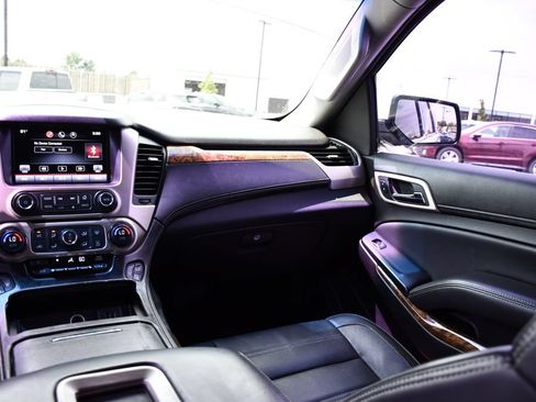 Used 2015 GMC Yukon Denali w/ Touring Package AWD/4WD image 27