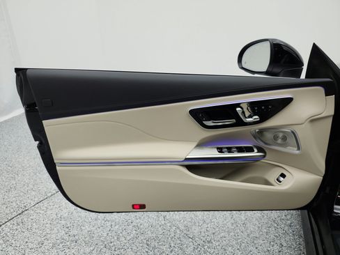 Used 2025 Mercedes-Benz CLE 300 4MATIC Cabriolet image 17