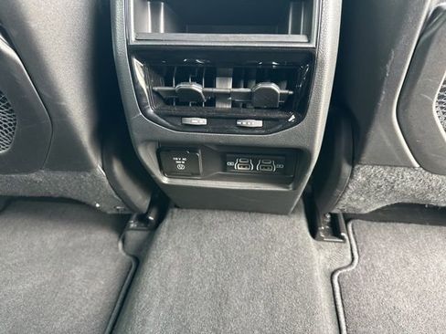 Used 2025 Jeep Grand Cherokee Altitude image 49