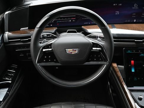 Certified 2026 Cadillac Escalade ESV Platinum Sport w/ LPO, ONYX Package AWD/4WD image 10