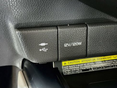 Used 2019 Toyota Camry XLE FWD image 12