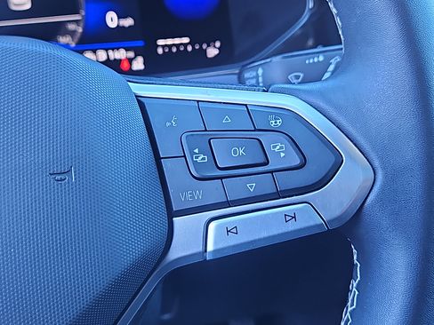 Certified 2023 Volkswagen Taos SE w/ Panoramic Sunroof Package image 18