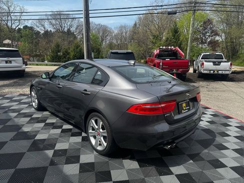 Used 2018 Jaguar XE Prestige image 9