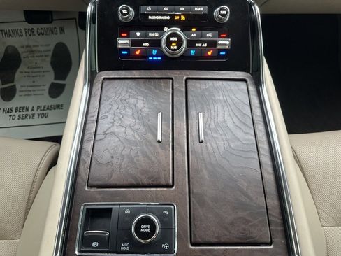 Used 2020 Lincoln Navigator Reserve w/ Luxury Package image 16