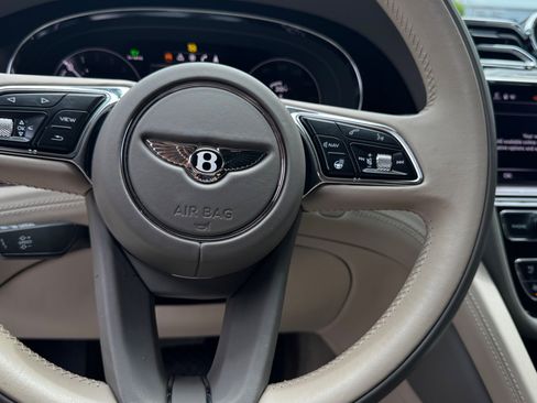 Used 2023 Bentley Bentayga Plug-In Hybrid AWD/4WD image 16