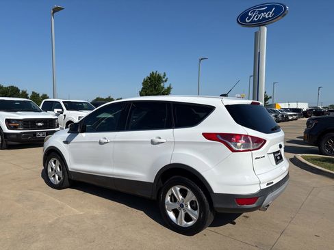 Used 2016 Ford Escape SE FWD image 3